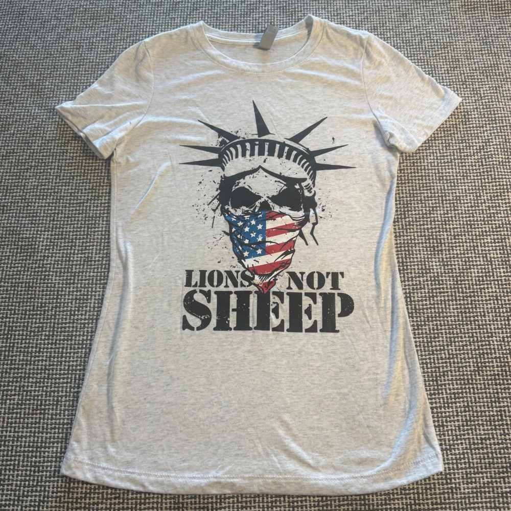 Lions Not Sheep Women Heather Gray Liberty Skull Graphic Tee Shirt Womens Small